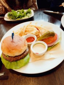 T.Y.HARBORのハンバーガーセットの画像