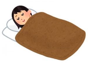 布団で寝ている女性のイラスト画像