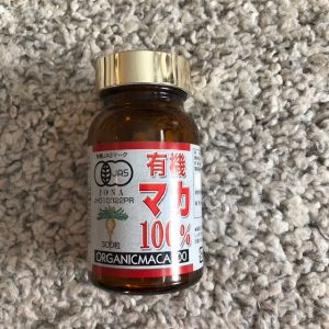 有機マカ100％というサプリのボトルの写真