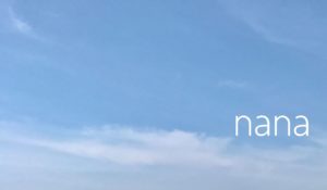 薄っすらと雲が掛かった青空の写真の画像