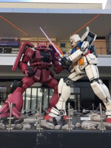 ガンダムのモニュメントの写真の画像